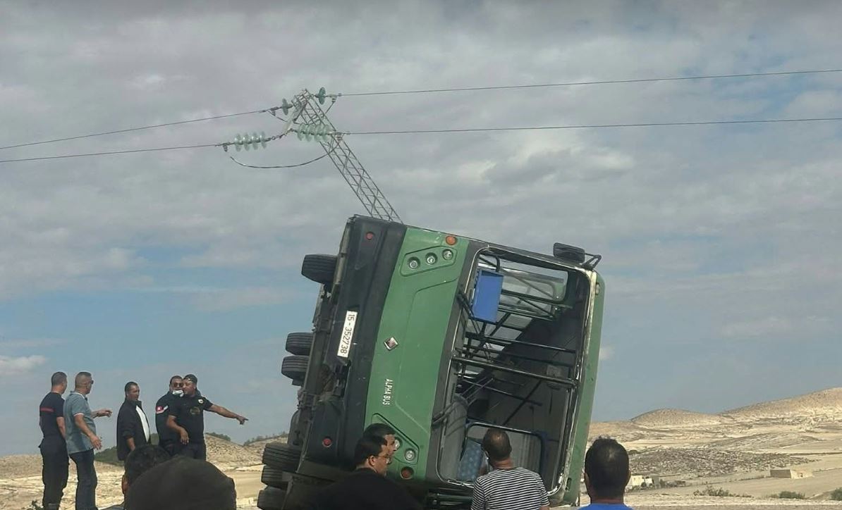 الكاف: وفاة تلميذة وإصابة 6 آخرين في حادث انقلاب حافلة مدرسية