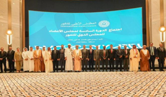 وزير الفلاحة يبحث تعزيز التعاون مع عدد من الدول على هامش الدورة السادسة لمجلس أعضاء المجلس الدولي للتمور بمسقط