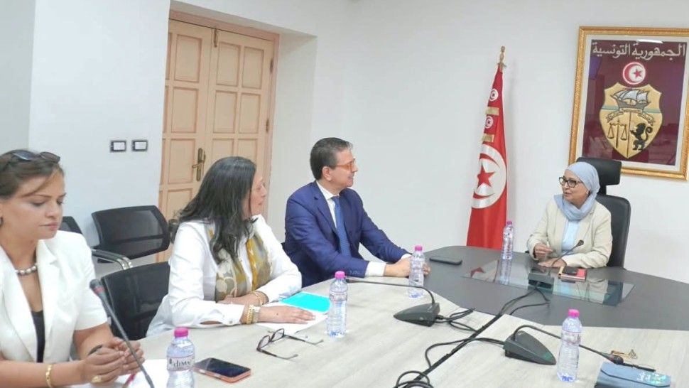 جلسة بوزارة الأسرة لبحث سبل تطوير خدمات رياض و محاضن الأطفال