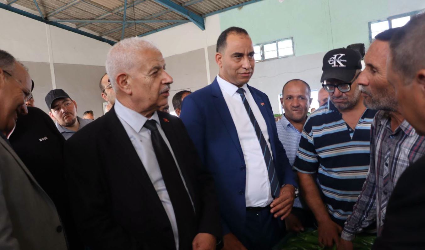 المهدية: وزير التجارة يدعو إلى معالجة إشكاليات سوق الجملة بالجم وتسريع رقمنة المعاملات التجارية