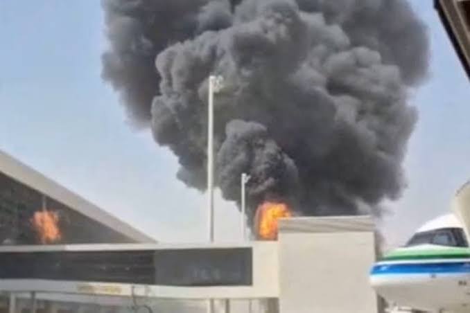 هيئة الطيران المدني السعودية: مقتل شخص وإصابة 8 في هجوم على مطار الملك فهد