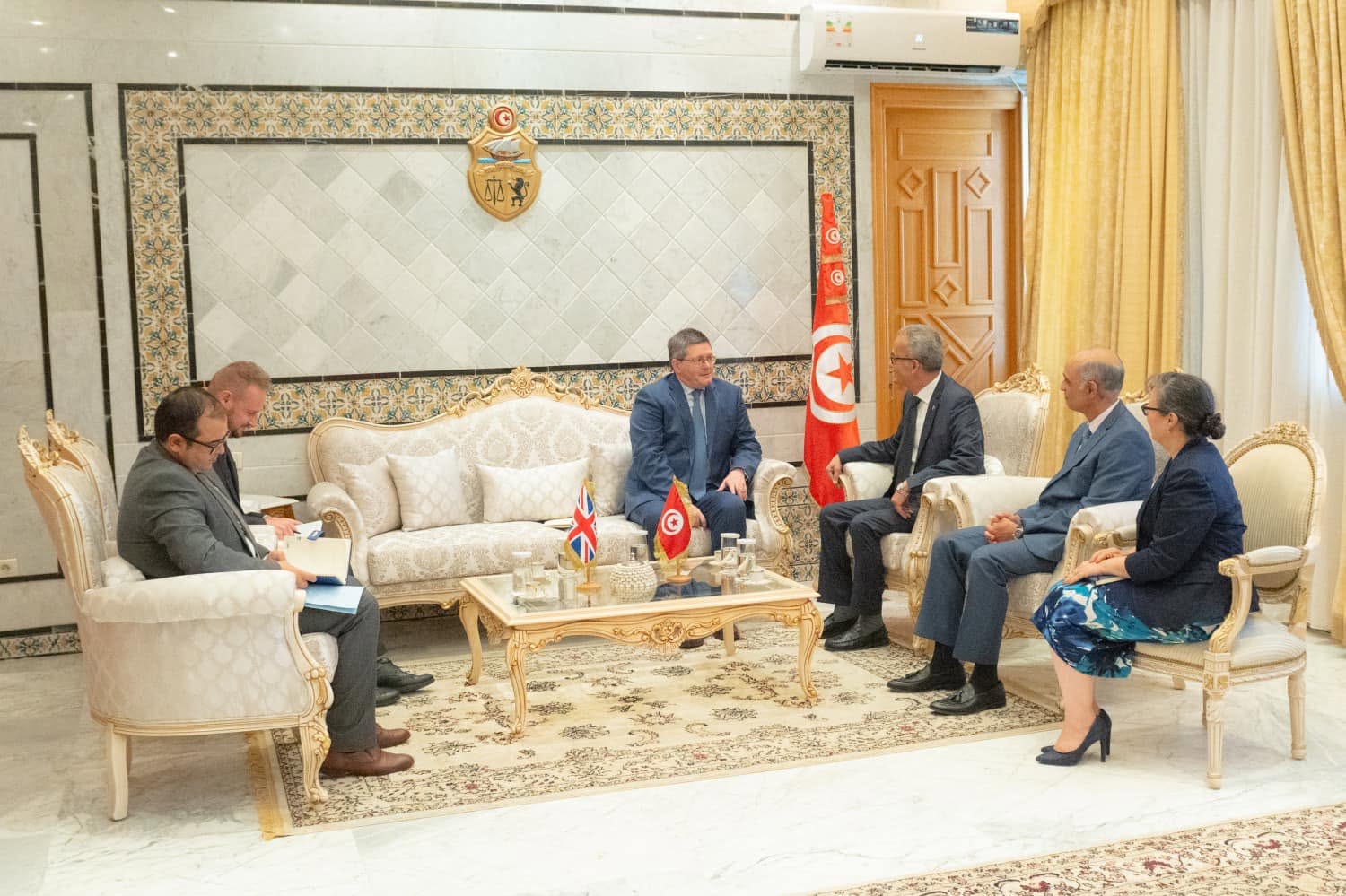 تعزيز الشراكة التونسية البريطانية محور لقاء كاتب الدولة للشؤون الخارجية والسفير البريطاني