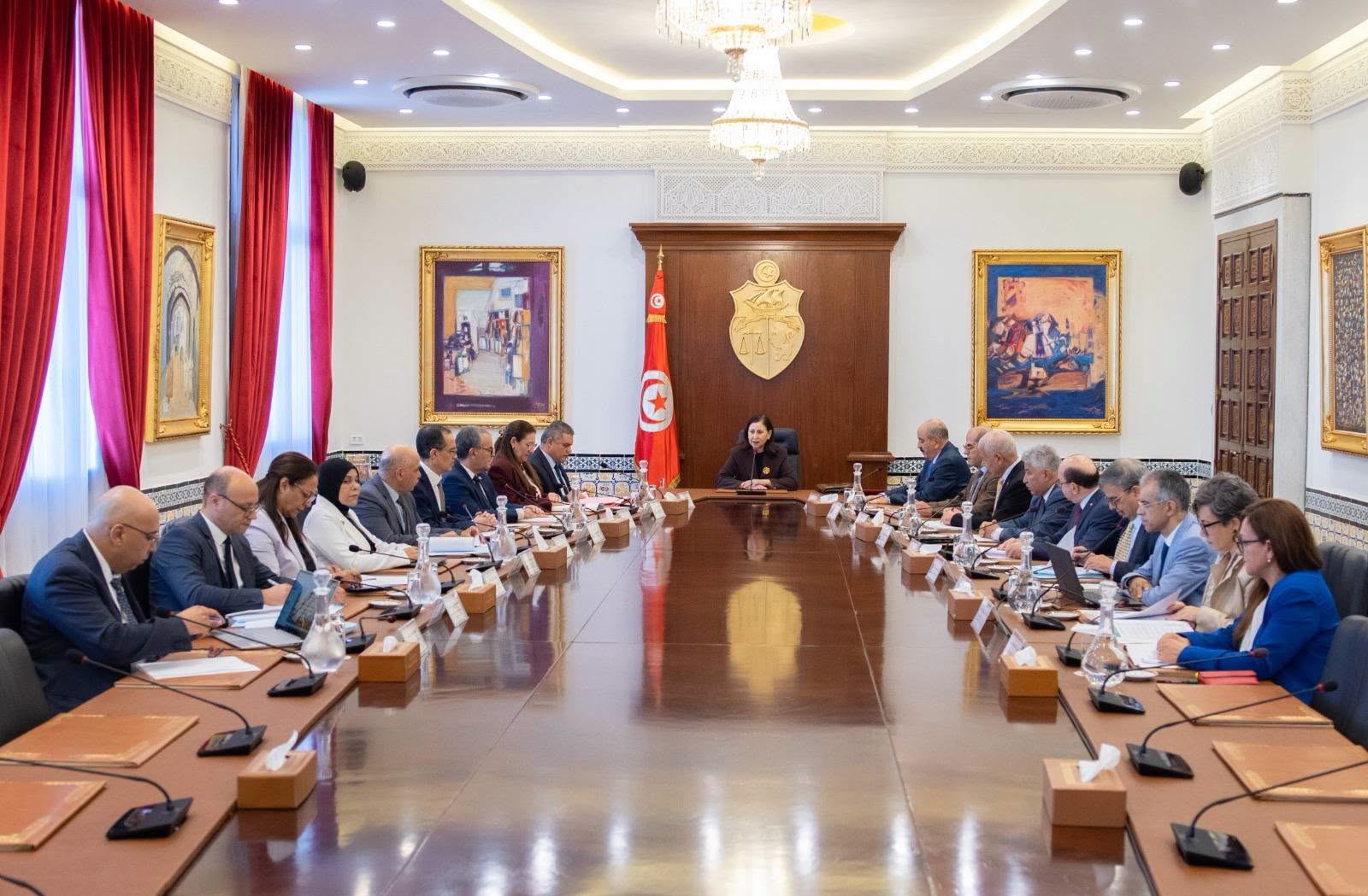  رئاسة الحكومة تعلن عن اتخاذ عديد القرارات لإنجاح موسم زيت الزيتون 2026-2027
