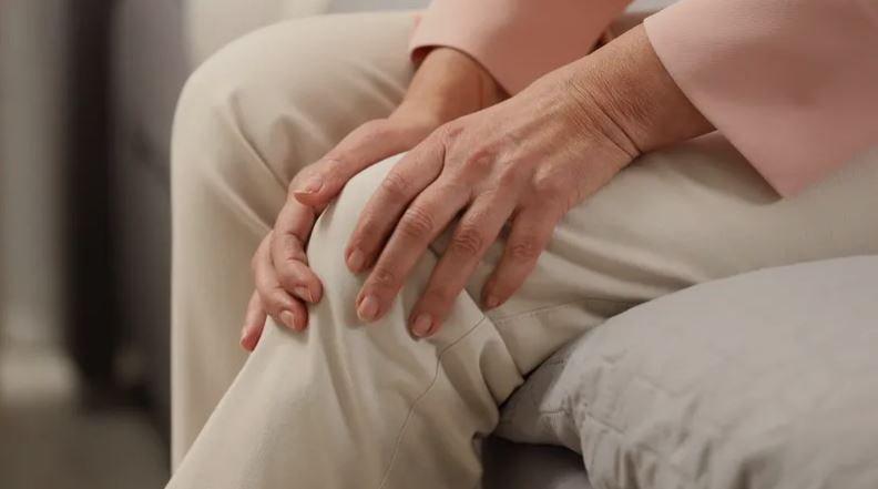الدكتور أحمد الأعتر: مرض هشاشة العظام يُصيب 25% من النساء فوق الـ45 سنة في تونس