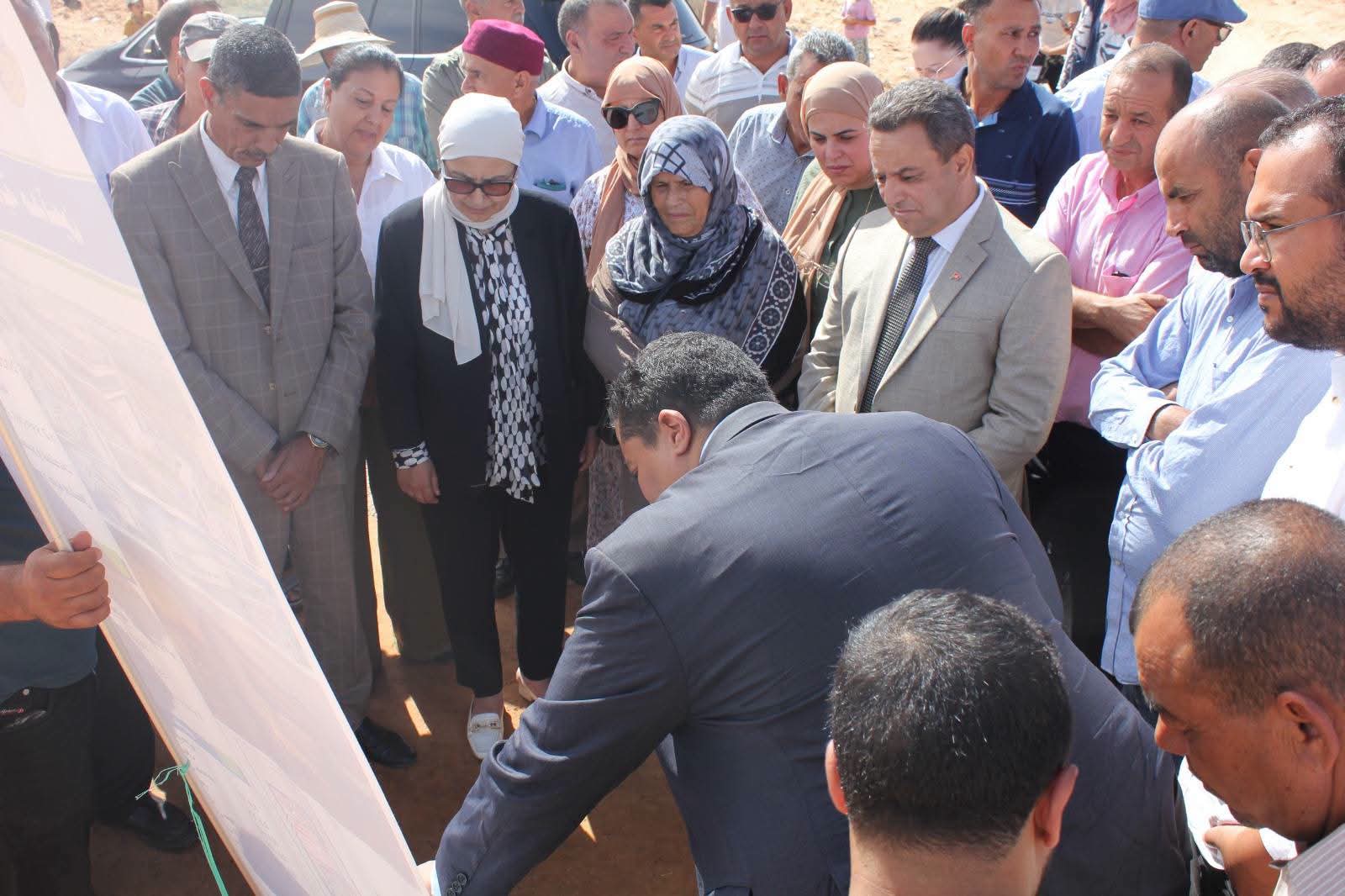 وزيرة الأسرة تعطي إشارة انطلاق إنجاز مركب الطفولة بالطابعي ببن قردان بمدنين