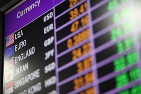 الهدوء يخيم على أسواق العملات قبيل أسبوع حافل بقرارات البنوك المركزية