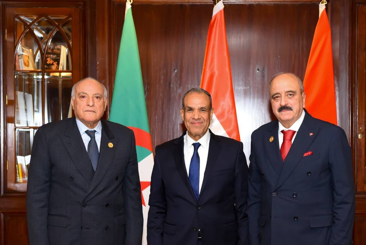 وزير الخارجية يجري لقاءين مع نظيريه الجزائري والمصري بمناسبة مشاركته في الاجتماع الوزاري للتشاور الثلاثي حول ليبيا