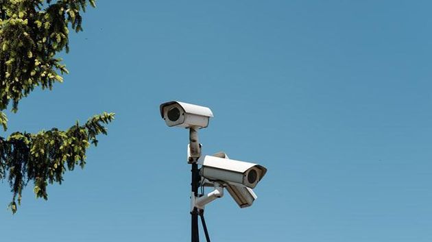 بلدية جربة حومة السوق تنطلق في إجراءات تركيز كاميرات مراقبة للتصدي للإلقاء العشوائي للفضلات