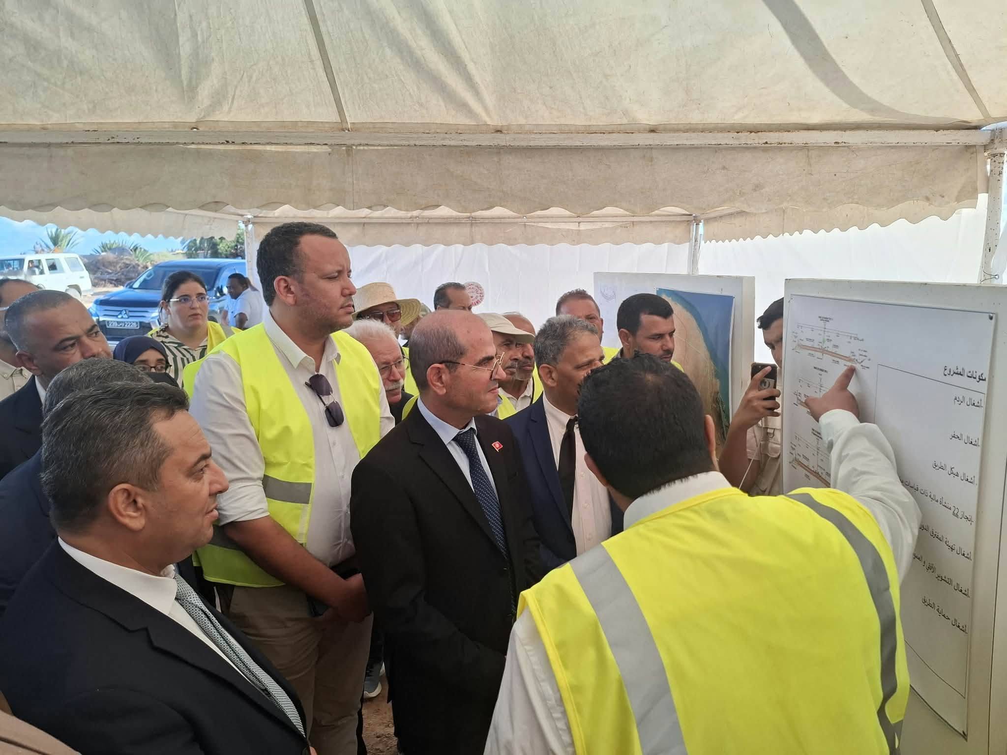جرجيس : وزير التجهيز يعطى اشارة استغلال جزء من الطريق الرومانية ( القنطرة )بداية من مساء اليوم
