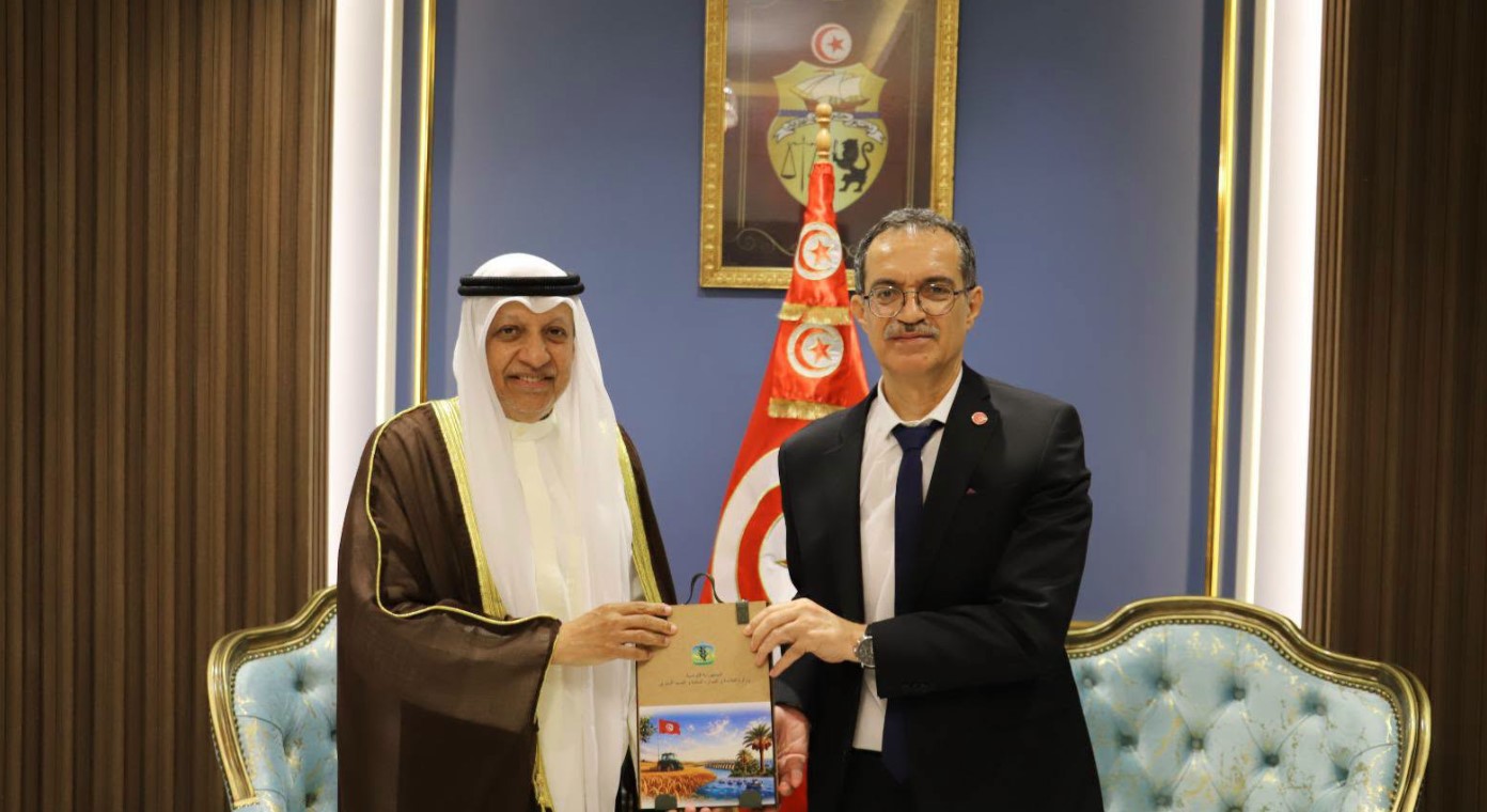 وزير الفلاحة يبحث في لقائه بالمدير العام للصندوق العربي للإنماء الاقتصادي والاجتماعي مشاريع البنية التحتية في قطاع المياه