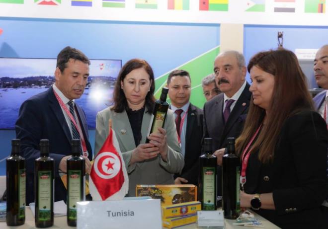 رئيسة الحكومة تزور جناح تونس في معرض موسكو