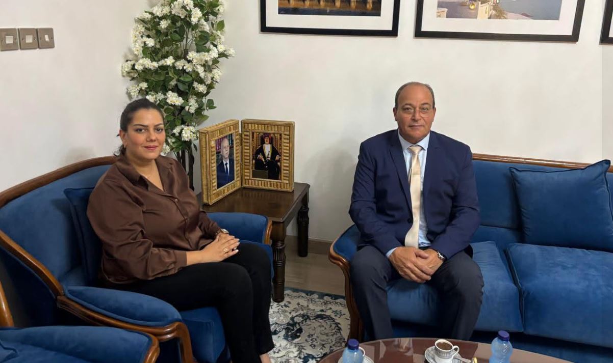 سفارة تونس بمسقط: مساع لتمكين أفراد الجالية التونسية من جملة من الخدمات والامتيازات القانونية