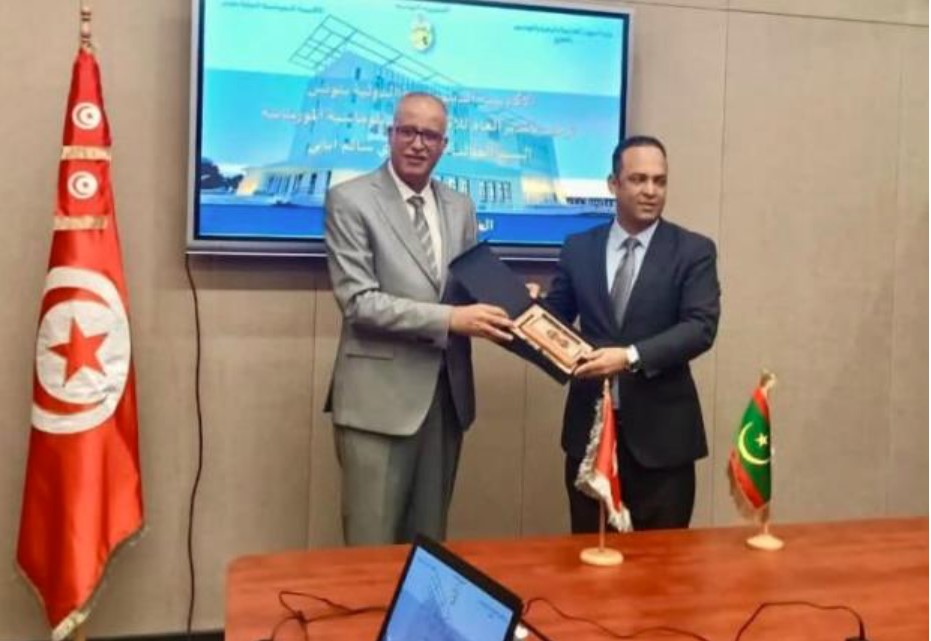 المكلف بتسيير الأكاديمية الديبلوماسية بتونس يبحث مع نظيره المورياتي تطوير مجالات العمل المشترك